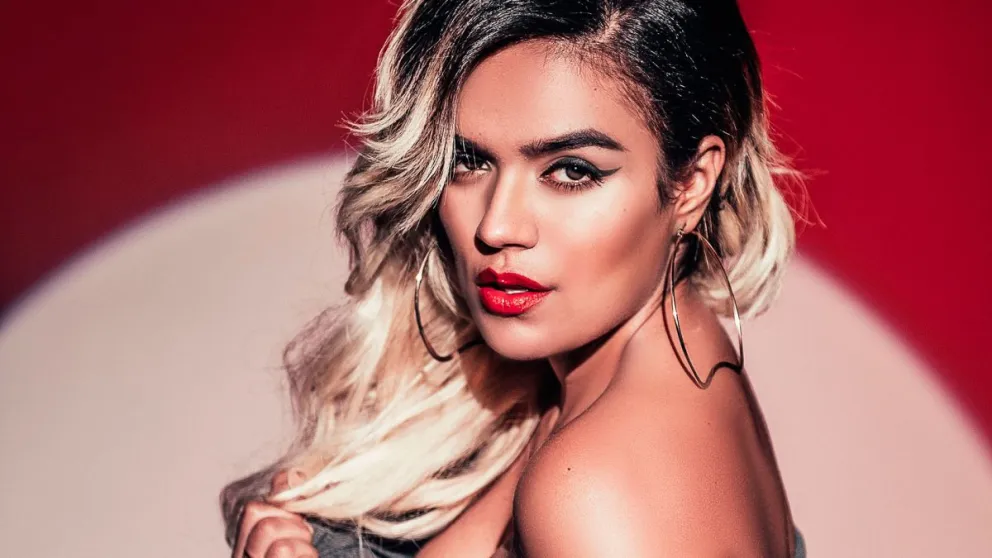 Karol G en versión hombre: la inteligencia artificial reveló una increíble imagen que causó furor