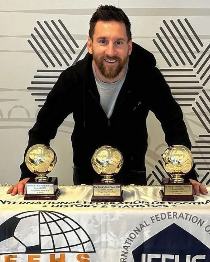 Lionel Messi nuevamente se consagra de gloria y recibe estos tres históricos premios de la IFFHS