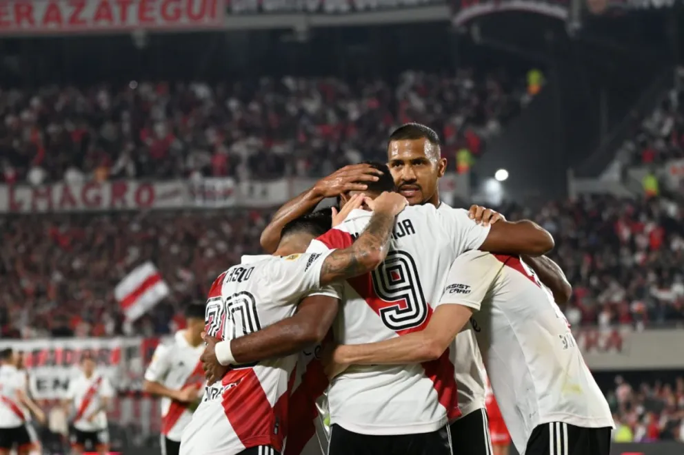 River le ganó 2 a 0 a Independiente y sigue siendo el único líder del campeonato 