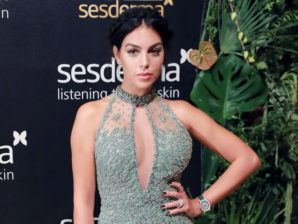 Sin Cristiano Ronaldo: Georgina Rodríguez se mostró muy cariñosa con otra celebridad en la Gala amfAR