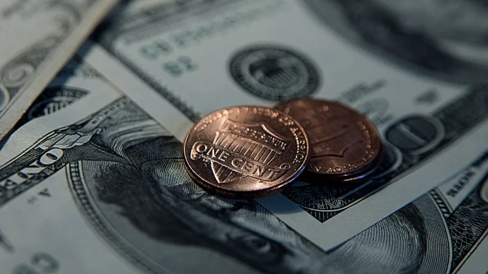 El dólar blue llegó a los $465, batió un nuevo récord y crece la preocupación en la jornada de hoy