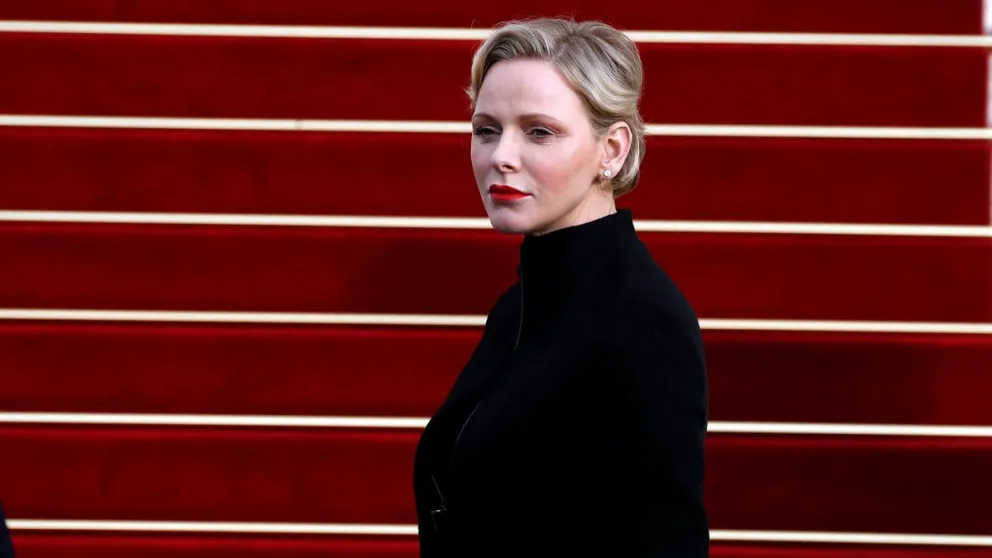 Charlene de Mónaco afronta las crueles críticas en su contra con un sofisticado look juvenil