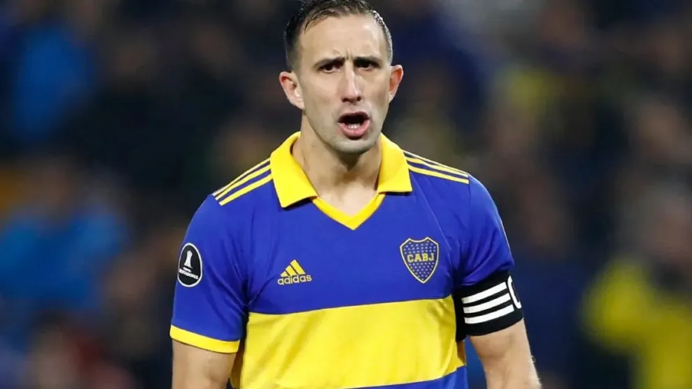 La pesadilla de Riquelme: Carlos Izquierdoz vuelve al país para jugar en un grande que no es Boca Juniors