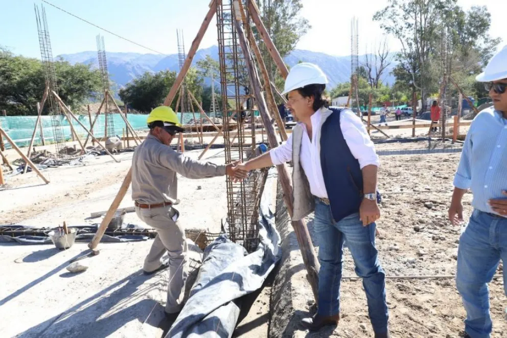 Gustavo Sáenz visitó Cafayate para supervisar obras donde se invierten alrededor de $950 millones