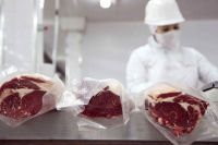 Tras la suba del dólar advierten aumentos en el precio de la carne
