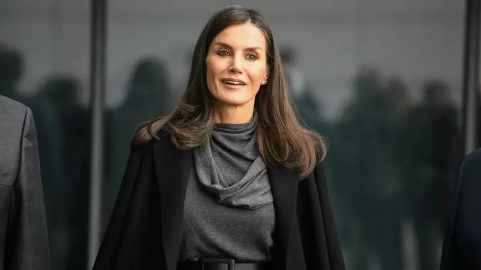 La reina Letizia revoluciona un almuerzo al lucirse con un vestido de animal print: impactó a todos
