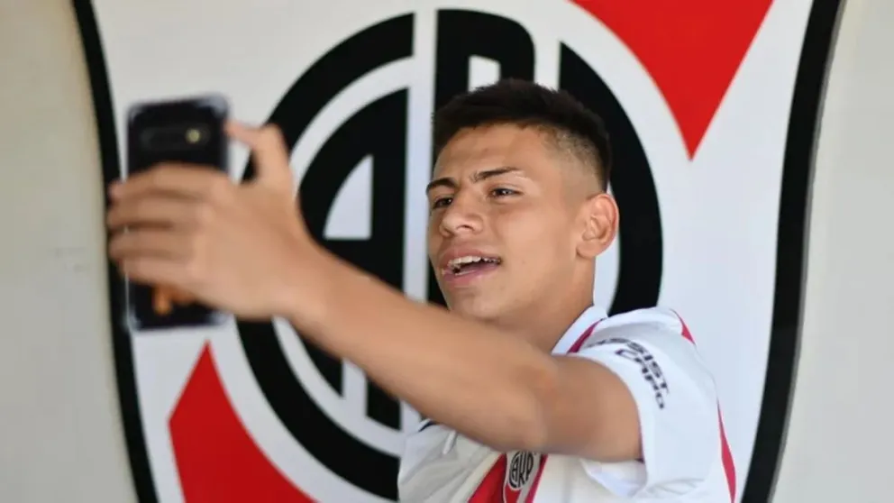 Sorpresa en River Plate: revelan el motivo por el cual Claudio Echeverri casi abandona el club 