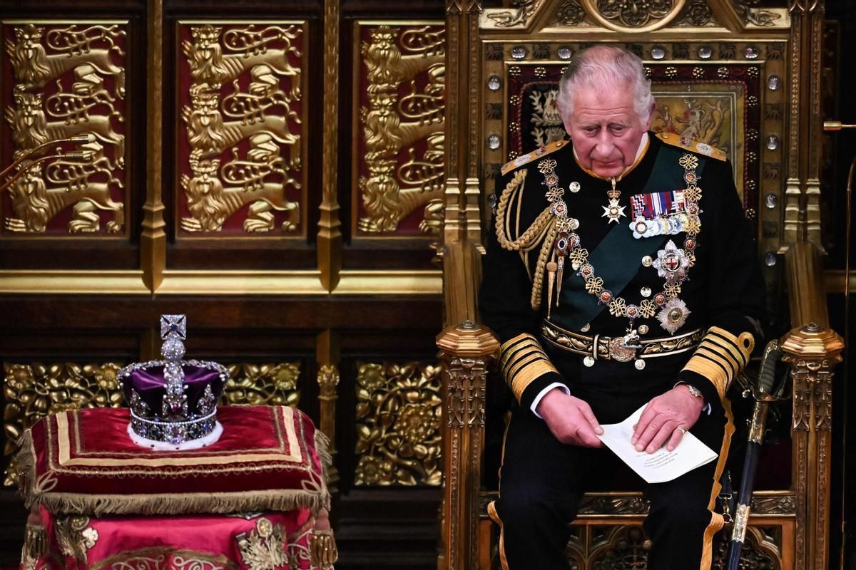 El rey Carlos III est&aacute; preocupado.
