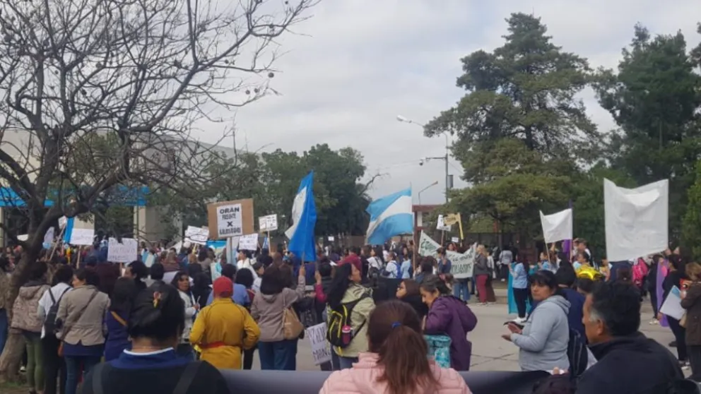 Empleados de Salud se manifiestan en casa de gobierno: “Nadie nos escucha” 