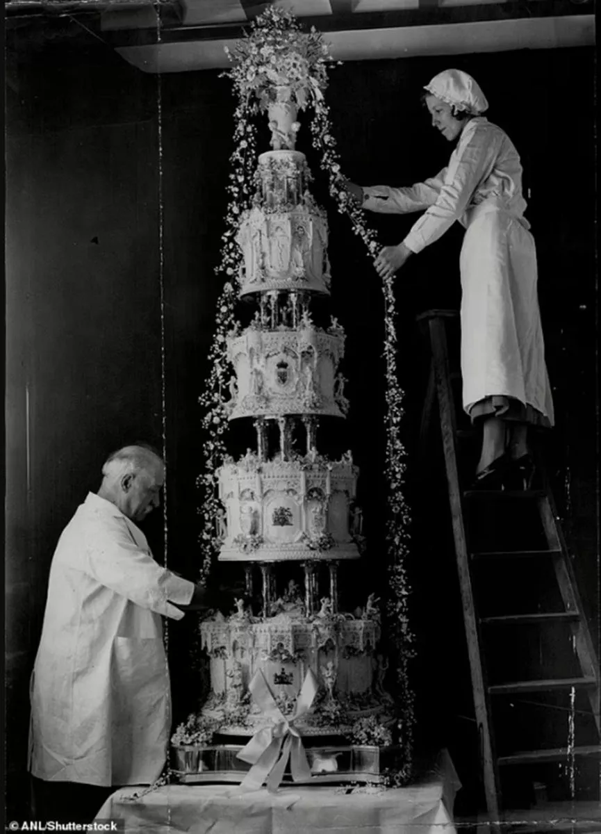Así de altos han sido los pasteles de boda más icónicos de la realeza:  parecen de fantasía | Voces Criticas - Salta - Argentina