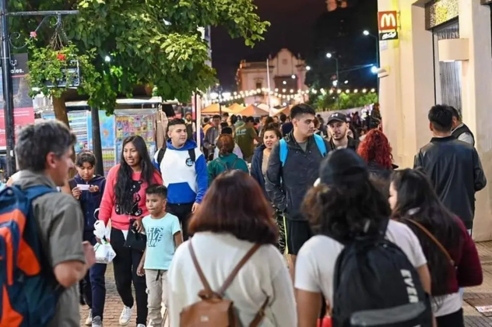 Por primera vez, los salteños disfrutaron de “La Noche de las Peatonales”