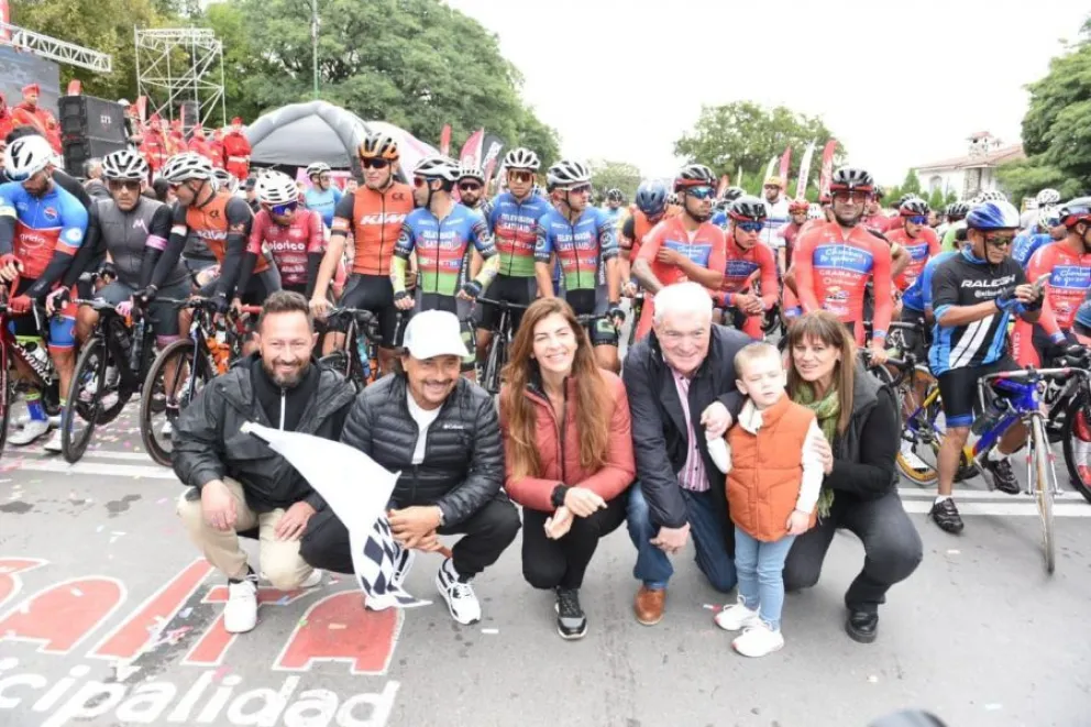 Gustavo Sáenz participó del inicio de la Clásica 1° de Mayo donde habló sobre trabajo y desempleo