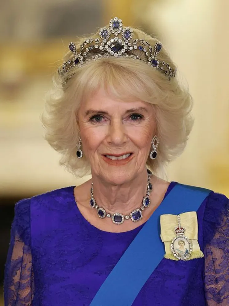 Coronación del rey Carlos III: las túnicas de Camila Parker fueron bordadas para homenajear a Isabel II