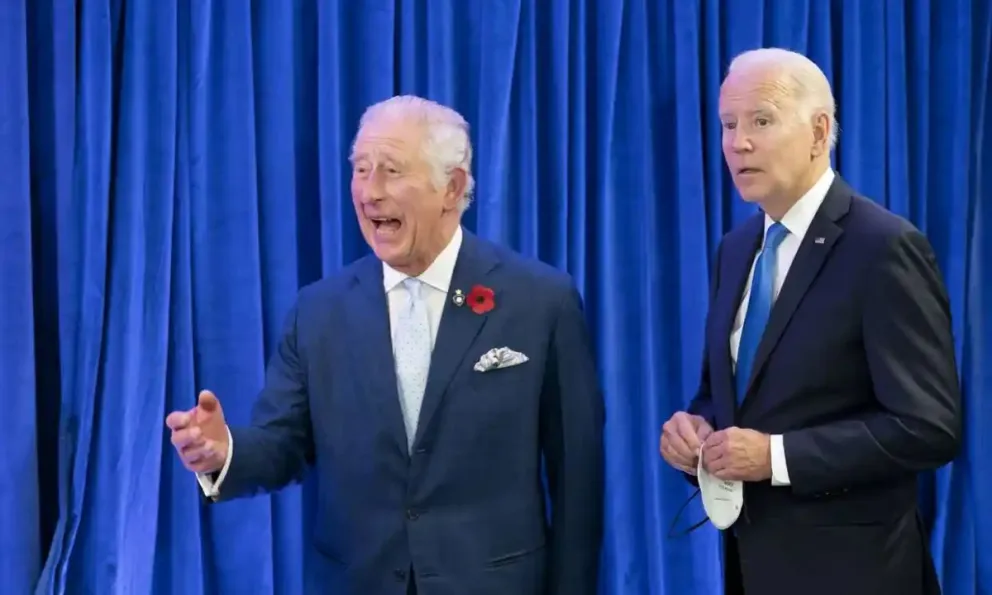 El video viral que puso en ridículo al rey Carlos III y al presidente Joe Biden en el castillo Windsor