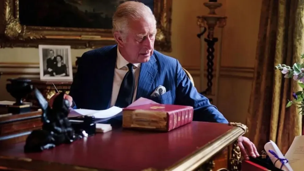El rey Carlos III de luto antes de su coronación: tristeza en el Reino Unido