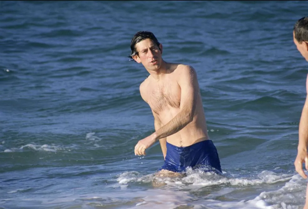 El más sexy del momento: así de tremendo lucía el rey Carlos III durante su juventud
