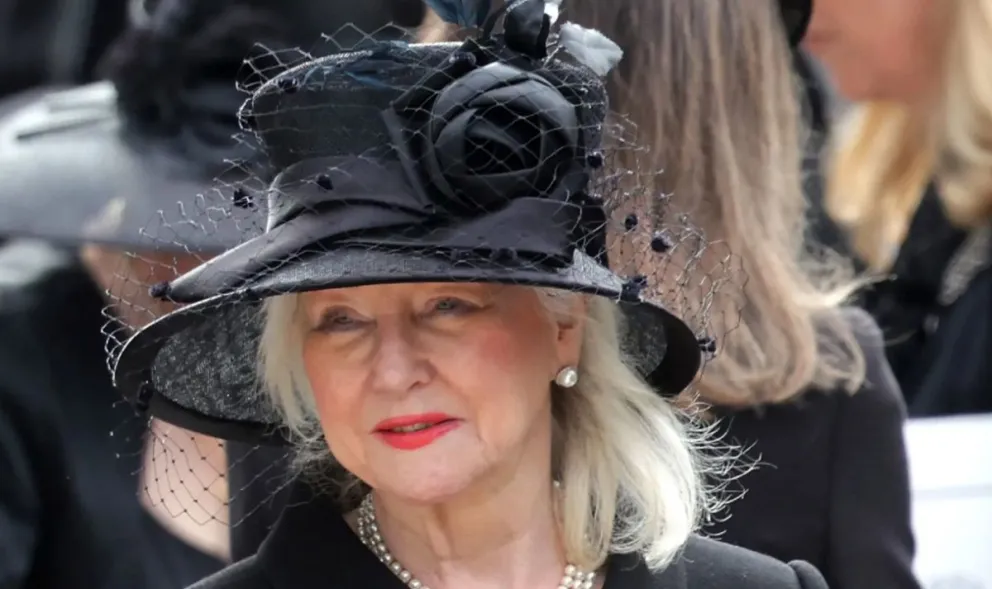 Se despide la que un día fue la gran confidente y diseñadora de la reina Isabel: Angela Kelly