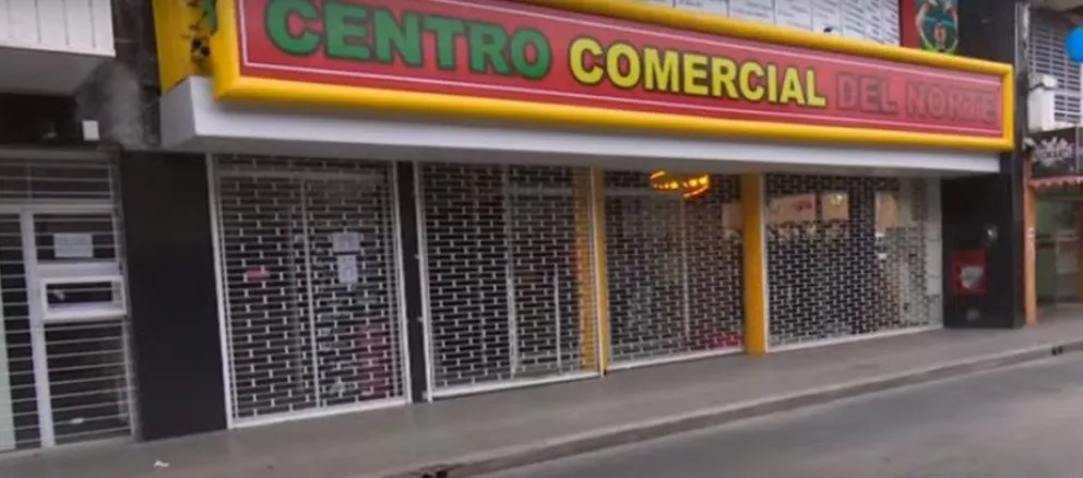 El "Centro Comercial del Norte" reabrió sus puertas luego del feroz incendio del año pasado