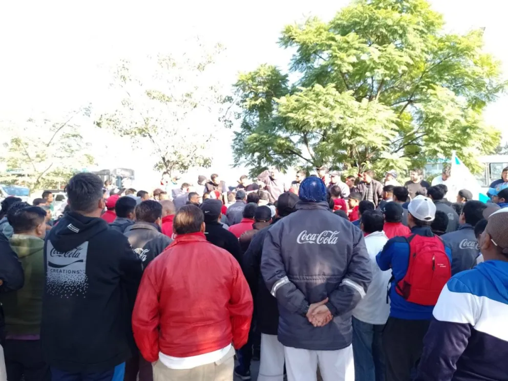 Freno al conflicto en Coca Cola: dictaron conciliación y los empleados volvieron a trabajar  