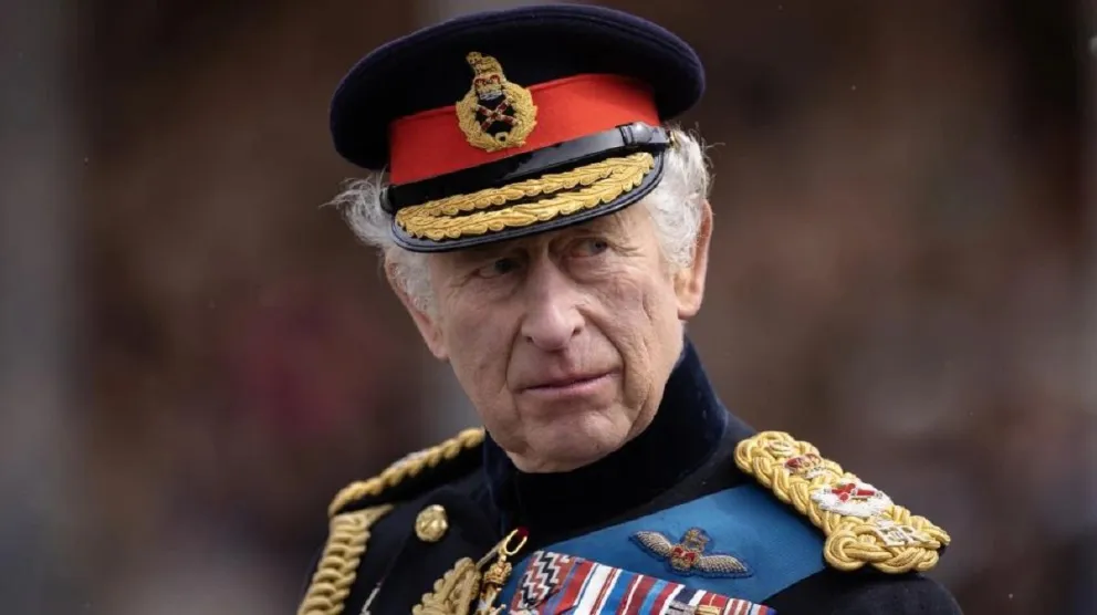 Estas son las importantes tradiciones que Carlos III ignoró para su coronación: Isabel II no lo aceptaría