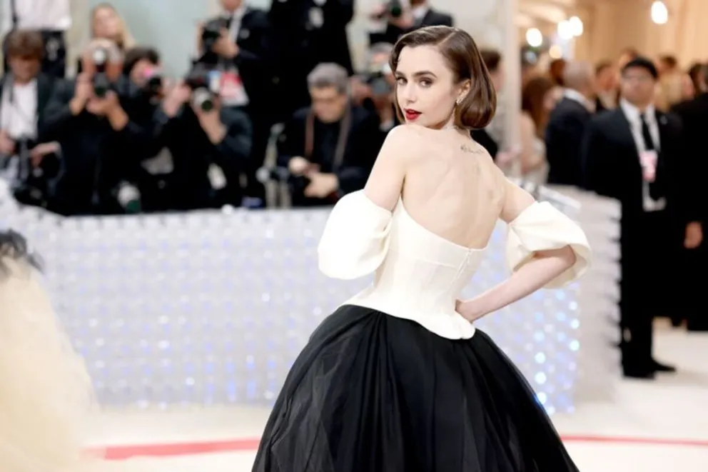 Sorpresivo detalle en el look de Lily Collins maravilló a los fans de "Emily in Paris"