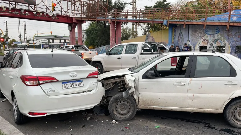 Triple choque en Av. Paraguay dejó como saldo una persona herida