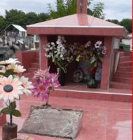 Roban las placas de las tumbas en el cementerio de Colonia Santa Rosa
