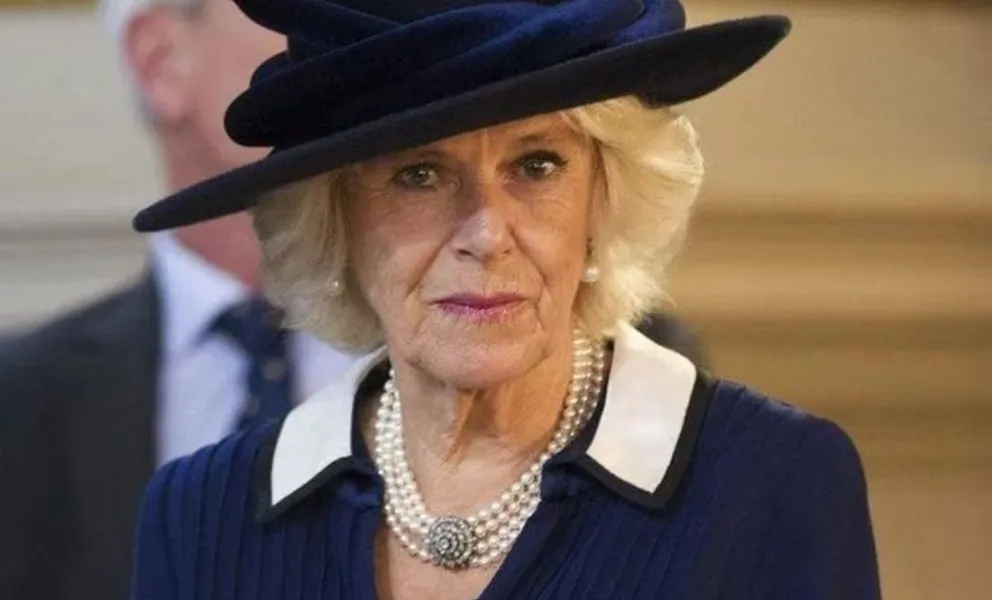 El fabuloso y reciclado atuendo de Camilla Parker en una jornada especial previa a la coronación