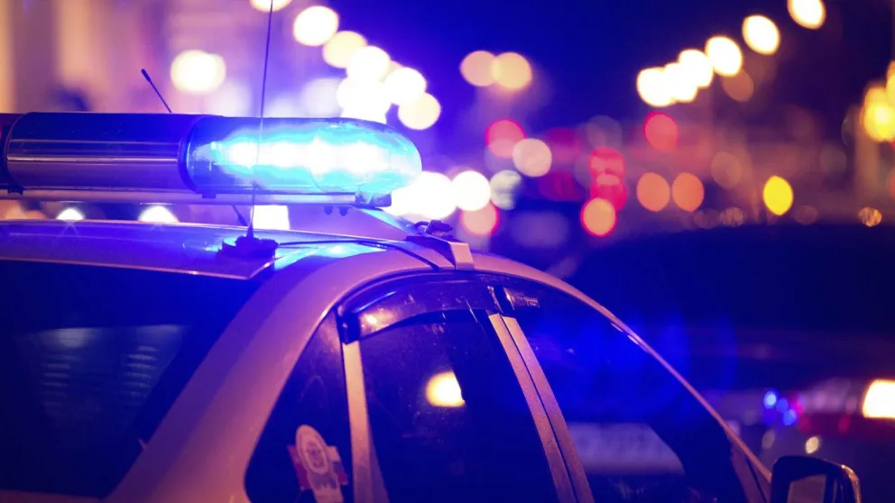Un joven resultó herido tras ser atropellado en su moto: el conductor se dio a la fuga y lo busca la policía