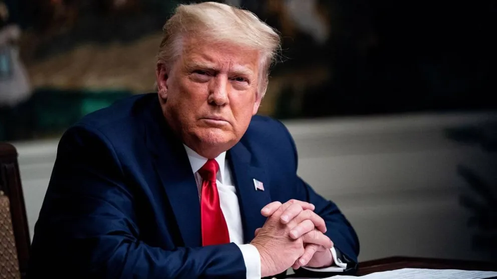 Donald Trump atacó sin piedad a Joe Biden: esto dijo de su polémica actitud con el rey Carlos III 