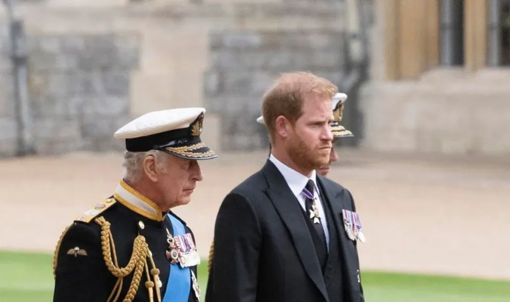 La familia real sorprendida: esta es la verdadera razón por la que Harry aceptó ir a la coronación de Carlos III