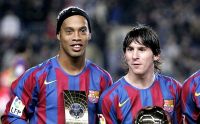 Ronaldinho muy indignado tras confirmarse la salida de Lionel Messi de PSG