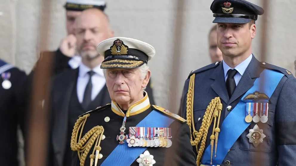 El príncipe Guillermo angustiado por la inesperada situación que pone en juego la coronación de Carlos III