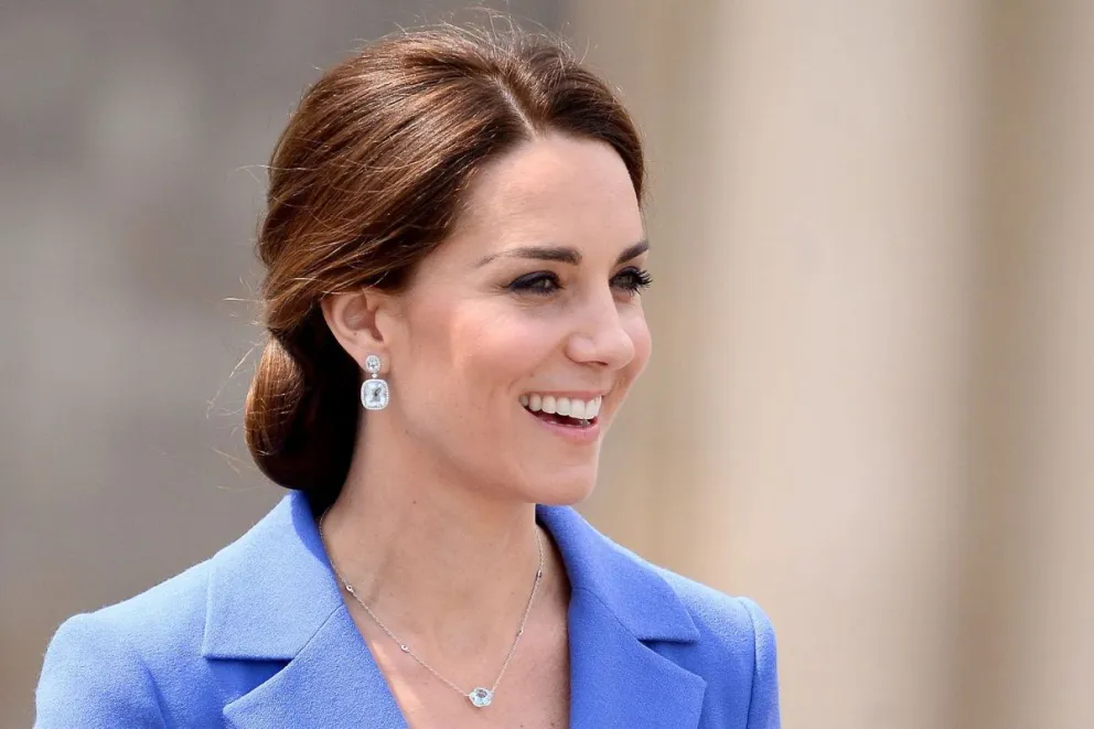 Así se vistió Kate Middleton para asistir a un almuerzo en Buckingham. Opacó a Camila