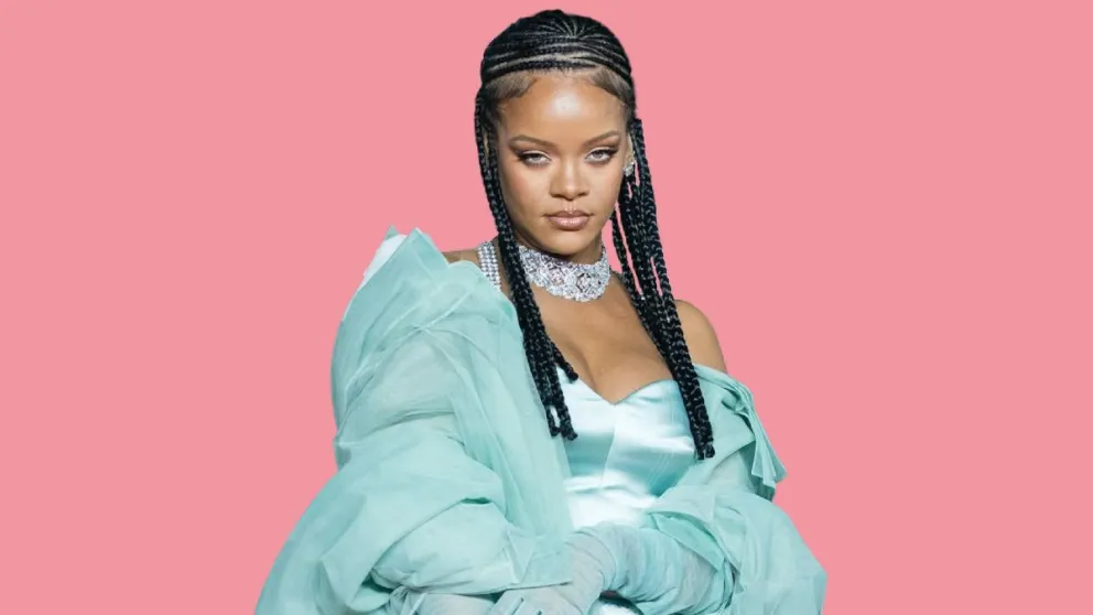 Rihanna llamó la atención de todos con un look totalmente extravagante