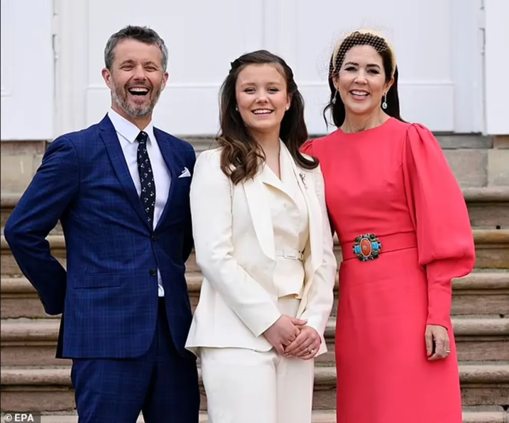 De rosado y reciclado: nuevamente Mary de Dinamarca reutiliza uno de sus vestidos pero esta vez para la recepción del palacio de Buckingham