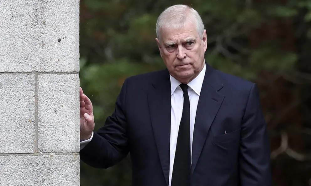El príncipe Andrés es abucheado tras desobedecer una orden del rey Carlos III en la coronación 