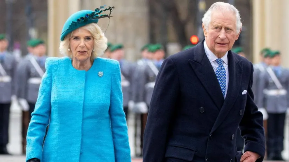 Sin Harry: el rey Carlos III y Camila Parker realizaron el saludo desde el balcón del Palacio de Buckingham 