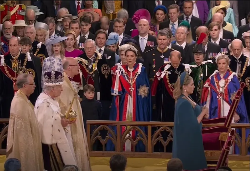 Sentimientos encontrados: afirman que el príncipe Harry dejó de entonar 'God Save the King' durante la procesión de su padre (video)