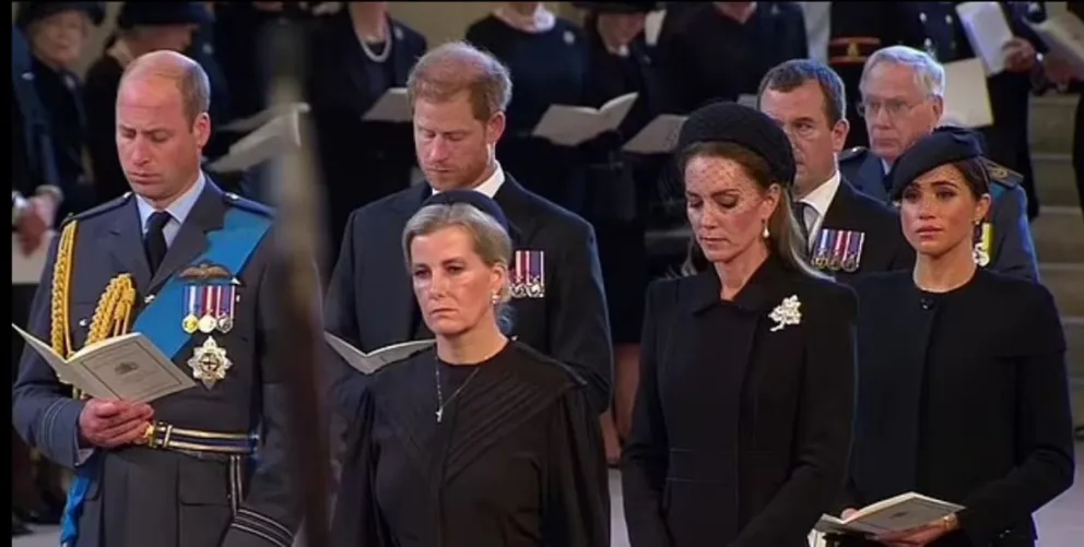 ¿Meghan Markle fue a la coronación?: confunden a Meghan Markle con alguien que asistió a la ceremonia (perturbador)