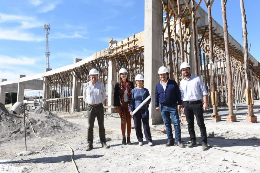 Gustavo Sáenz visitó y destacó las novedades de las obras de la nueva terminal de Güemes