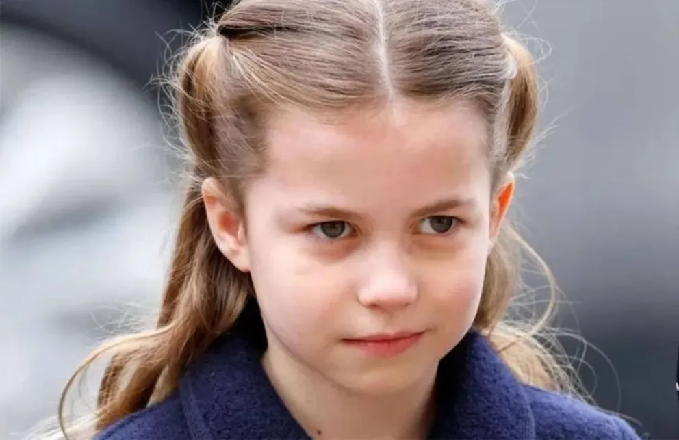 Quedó registrado: el momento preciso en que la princesa Charlotte no le da honor a la reina Camila (y la dulce reacción de su abuelastra)