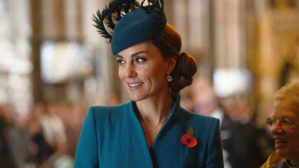 El emotivo gesto con el que Kate Middleton recordó a la reina Isabel II, durante la coronación de Carlos III