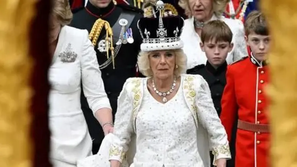 El retrato oficial que dejó a la reina Camila Parker en lo más alto tras un fantástico vestido