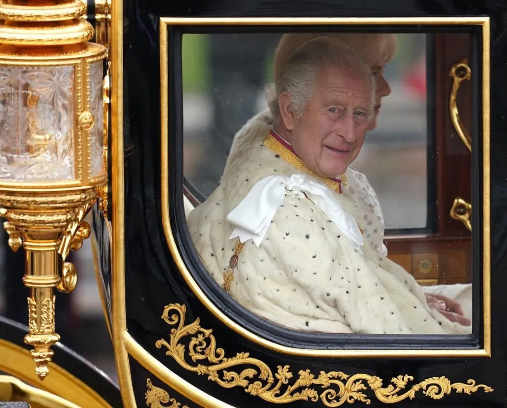 Los motivos del enojo del rey Carlos III dentro de su carroza en el día de su coronación: video viral