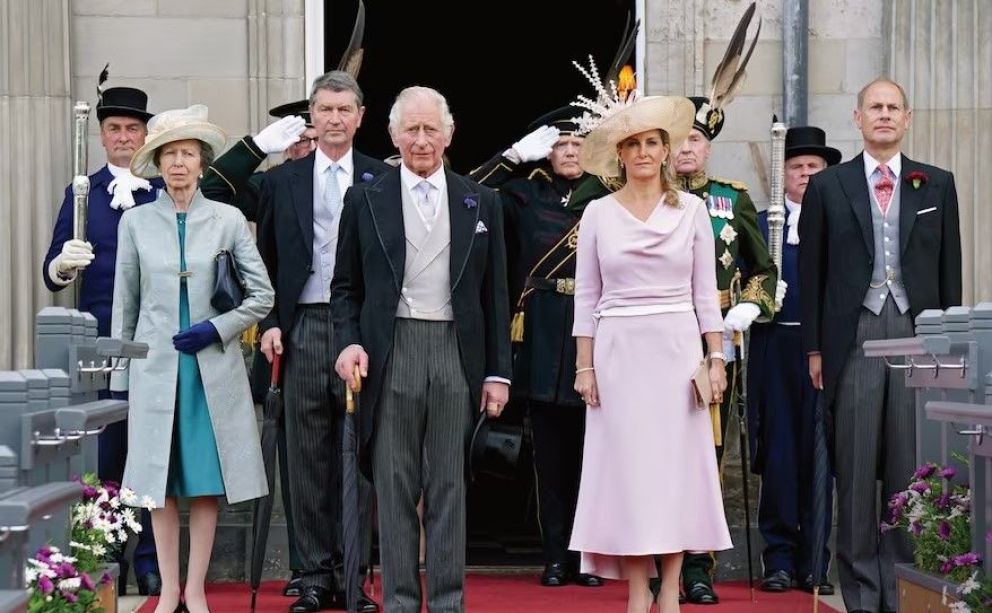 Carlos III junto a las personas de mayor confianza.