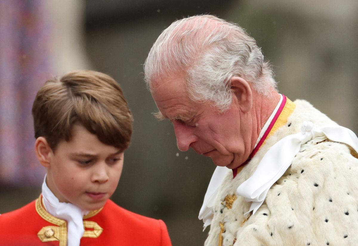 Pr&iacute;ncipe George y rey Carlos III