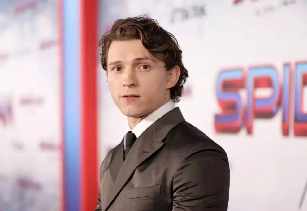 Tom Holland confiesa por qué ya no bebe alcohol y habla sin tapujos de su salud mental