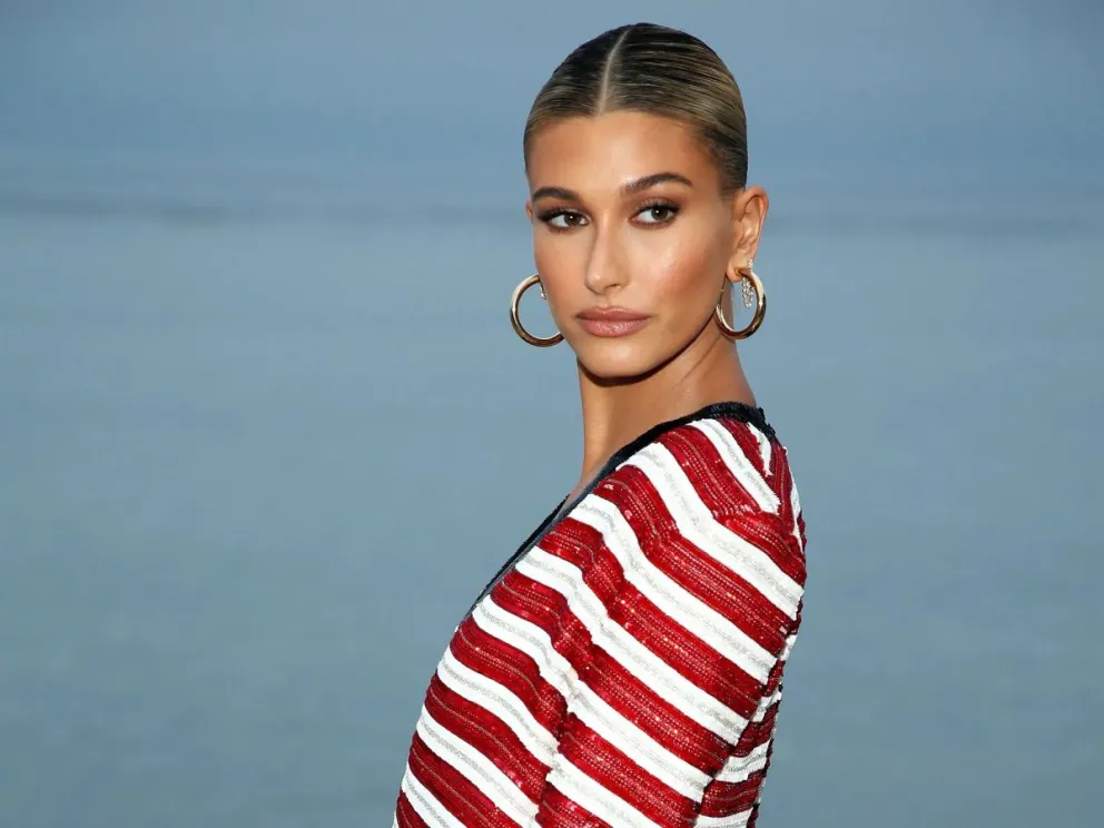 La fuerte polémica que protagonizó Hailey Bieber por lucir una particular remera: sorprendió a todos