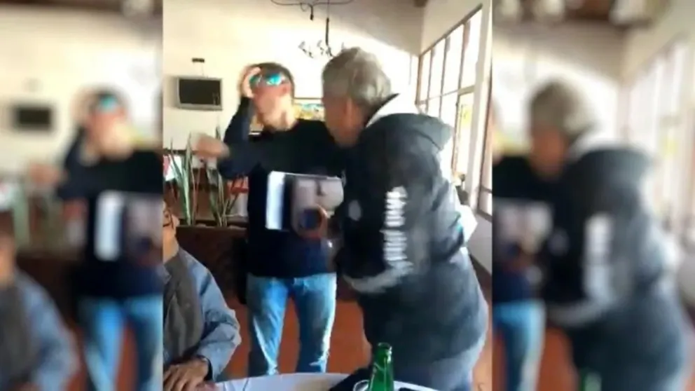 Violenta agresión: un conocido financista fue echado a golpes de un restaurante